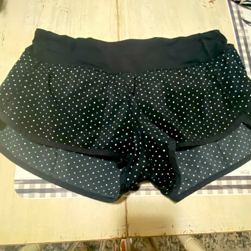 Lululemon shorts EUC size 6